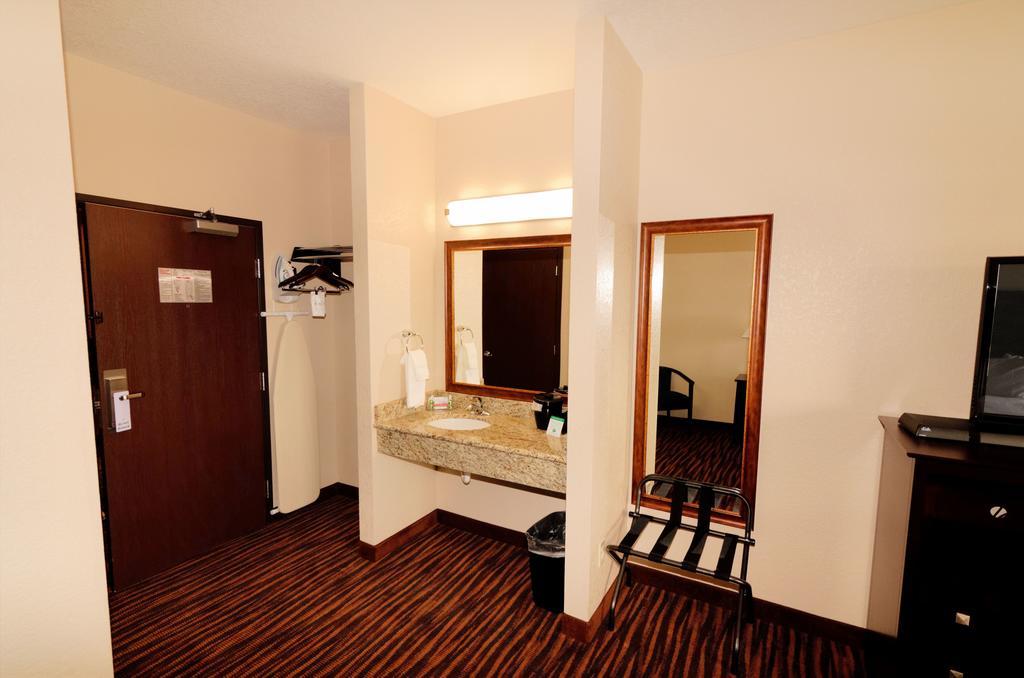 Cobblestone Inn & Suites - Denison | Oak Ridge 외부 사진