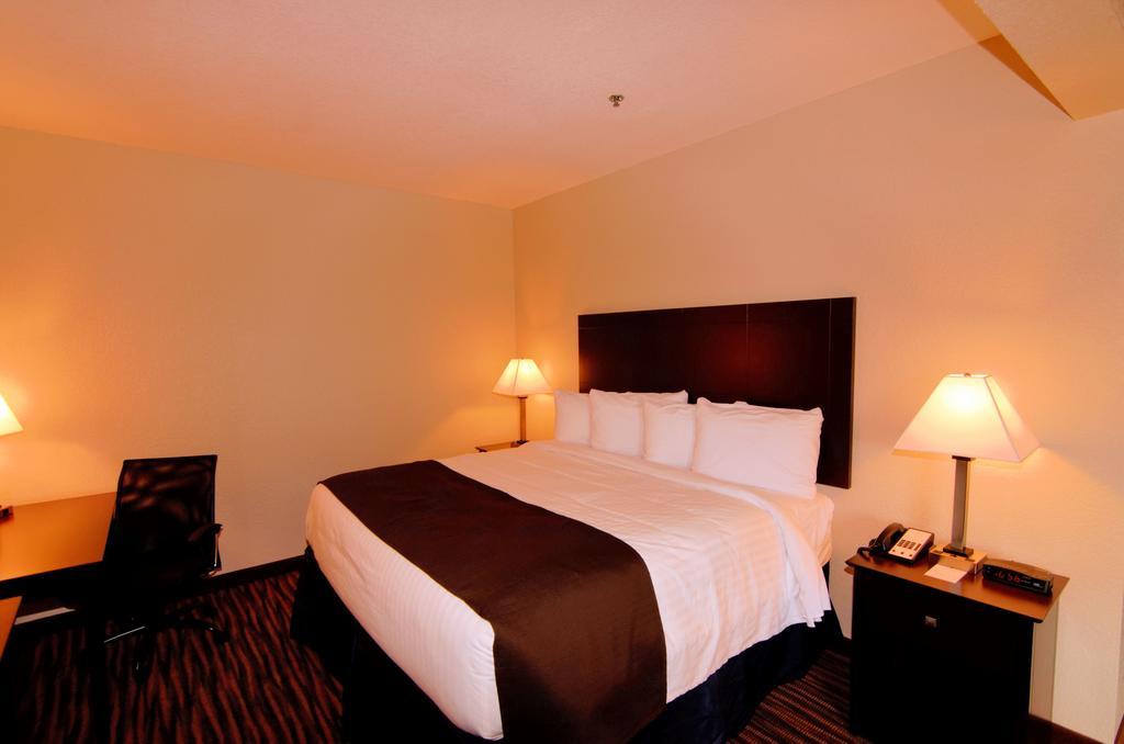Cobblestone Inn & Suites - Denison | Oak Ridge 외부 사진