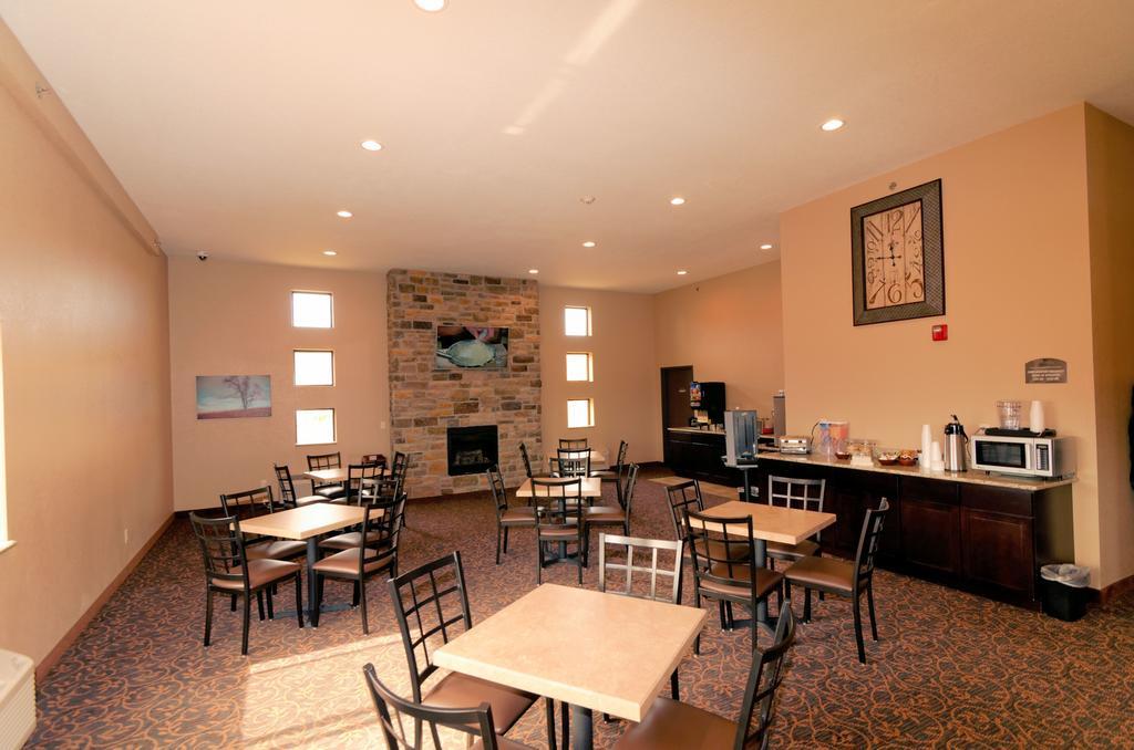 Cobblestone Inn & Suites - Denison | Oak Ridge 외부 사진
