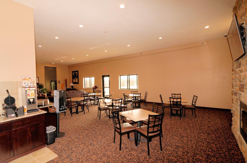 Cobblestone Inn & Suites - Denison | Oak Ridge 외부 사진