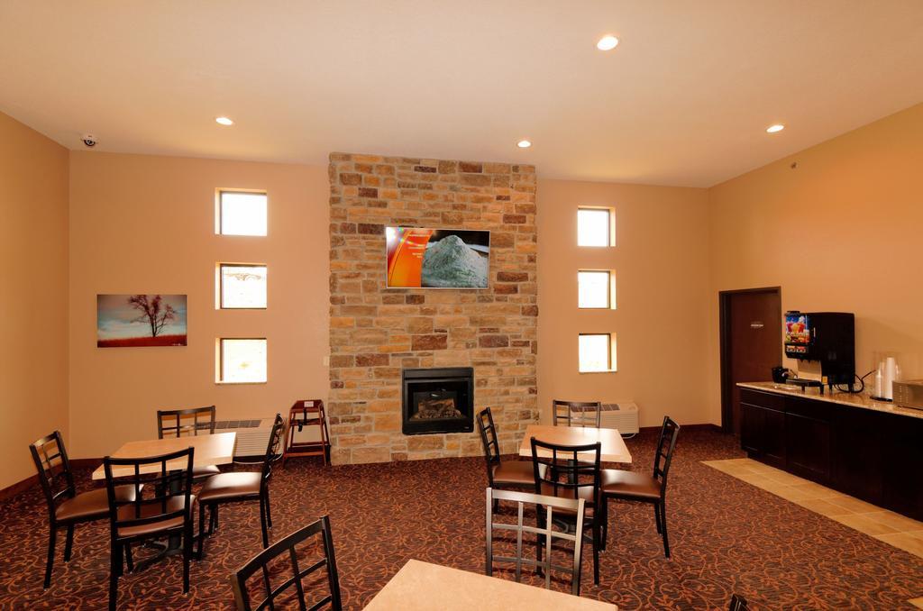 Cobblestone Inn & Suites - Denison | Oak Ridge 외부 사진