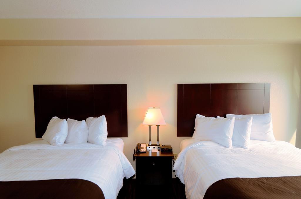 Cobblestone Inn & Suites - Denison | Oak Ridge 객실 사진