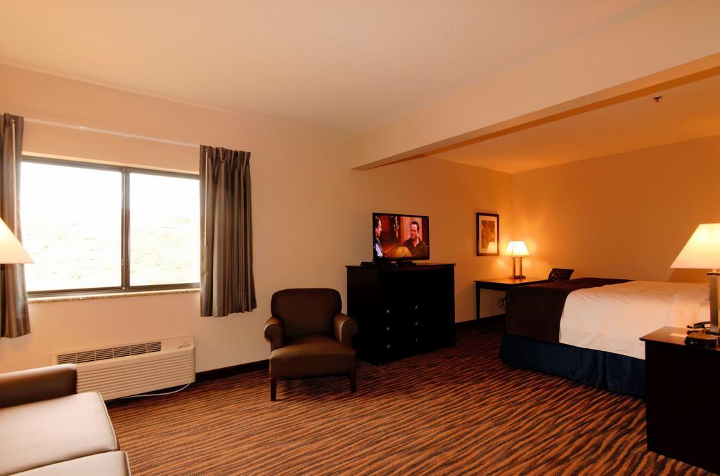 Cobblestone Inn & Suites - Denison | Oak Ridge 객실 사진