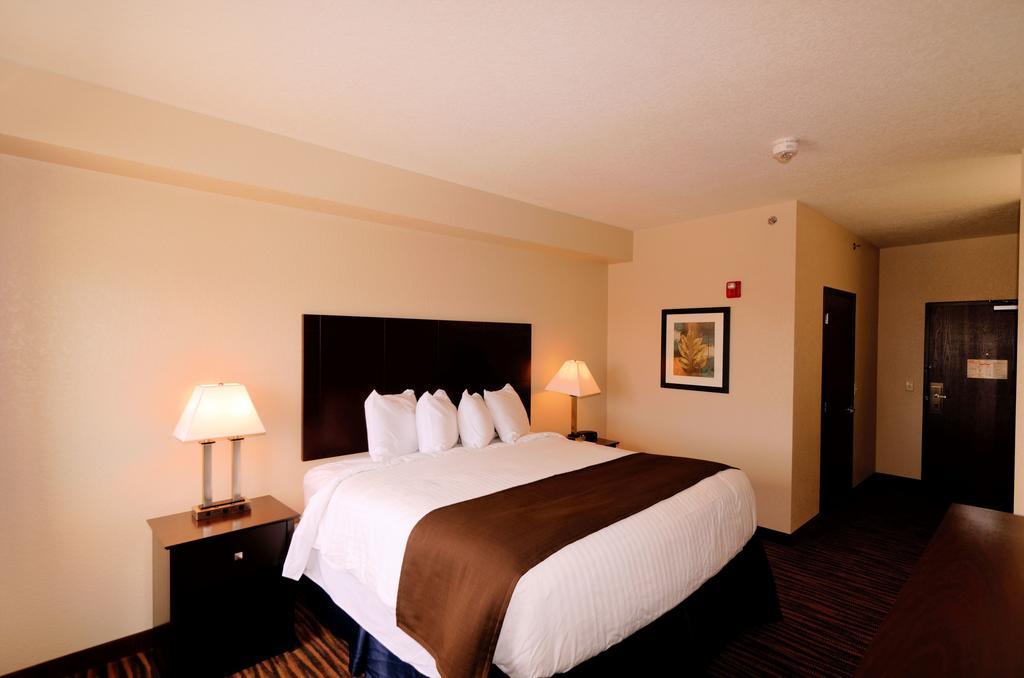 Cobblestone Inn & Suites - Denison | Oak Ridge 객실 사진