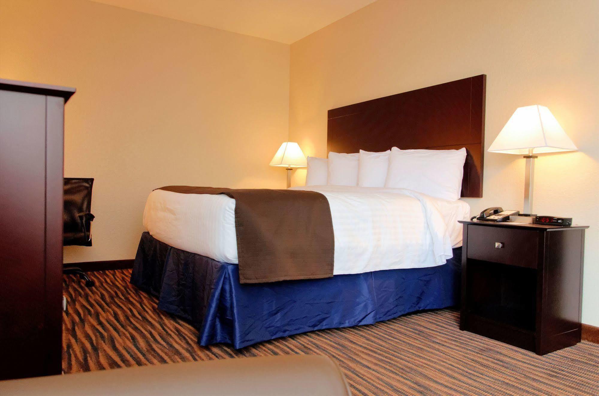 Cobblestone Inn & Suites - Denison | Oak Ridge 외부 사진